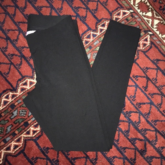 Lilly Pulitzer Pants - Lilly Pulitzer travel pant - fits close to body.